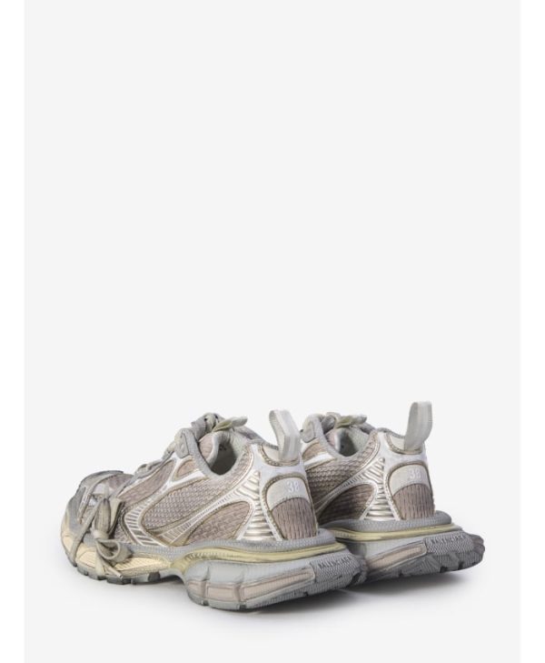 3XL sneakers