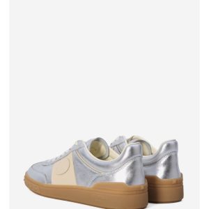 Upvillage sneakers