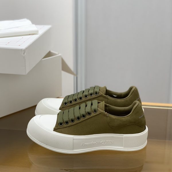 ¡¸#516¡¹Alexander McQueen MQ olive green velvet tail Sneakers - Image 2