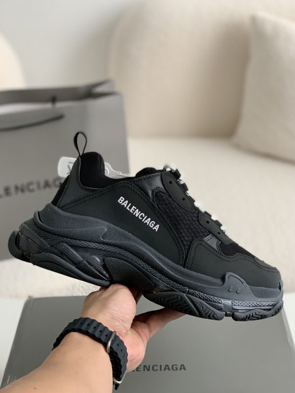 ¡¸#726¡¹Balenciaga TRIPLE S ALLOVER LOGO Sneakers - Image 3