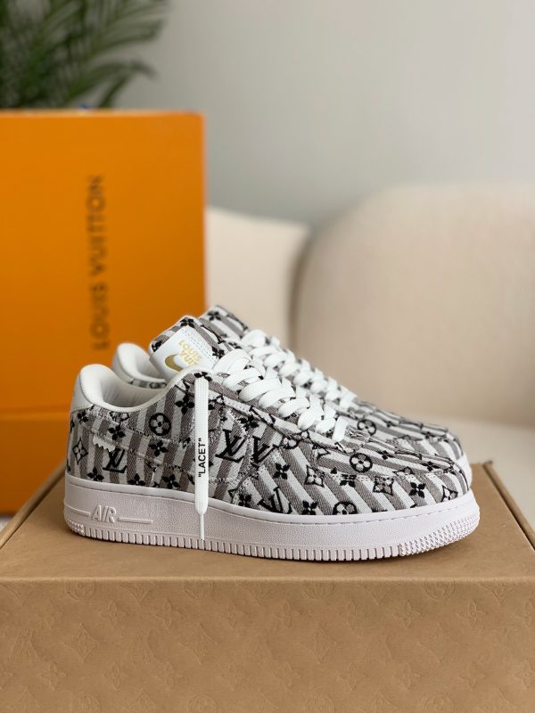「#1061」LOUIS VUITTON × NIKE AIR FORCE 1 SNEAKER