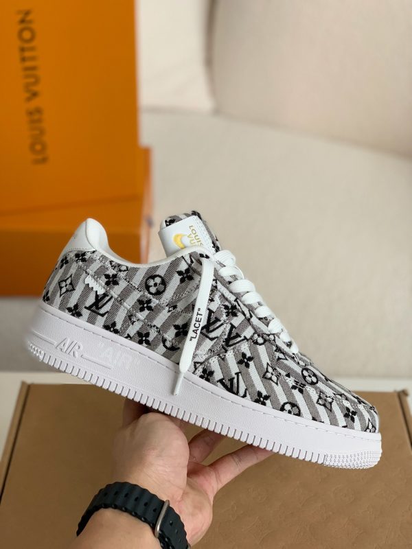 「#1061」LOUIS VUITTON × NIKE AIR FORCE 1 SNEAKER - Image 3