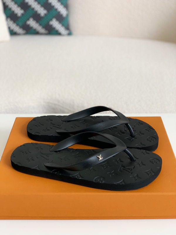 「#1361」Louis Vuitton flip flops