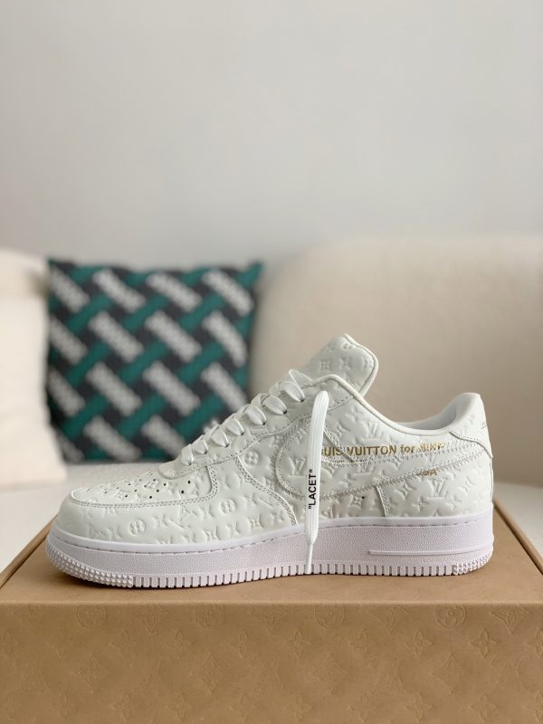 「#45」LOUIS VUITTON × NIKE AIR FORCE 1 Sneaker - Image 4