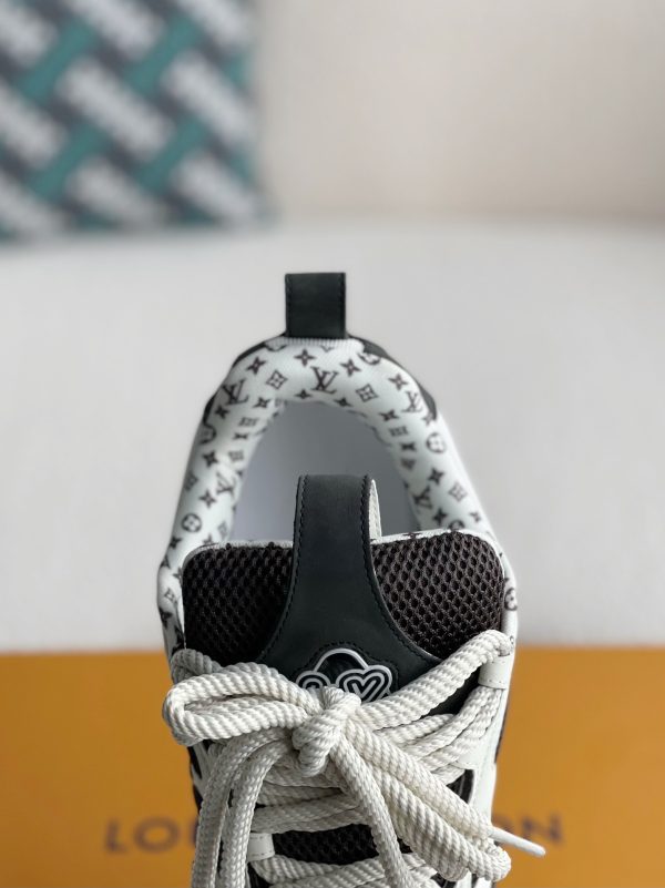 「#1978」Louis Vuitton Skate Sneakers - Image 7