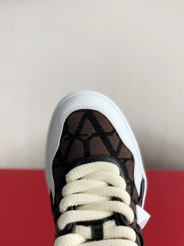 ¡¸#2257¡¹Valentino One Stud Sneakers - Image 8