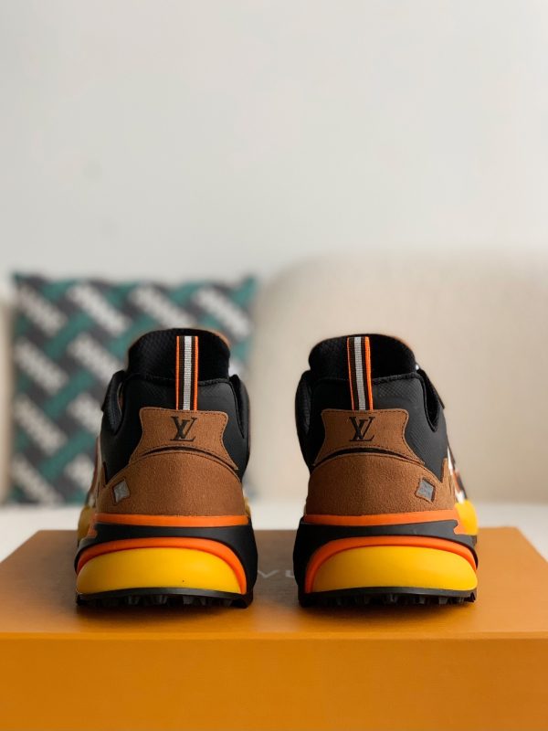 「#2374」Louis Vuitton Runner Tatic Sneakers - Image 3