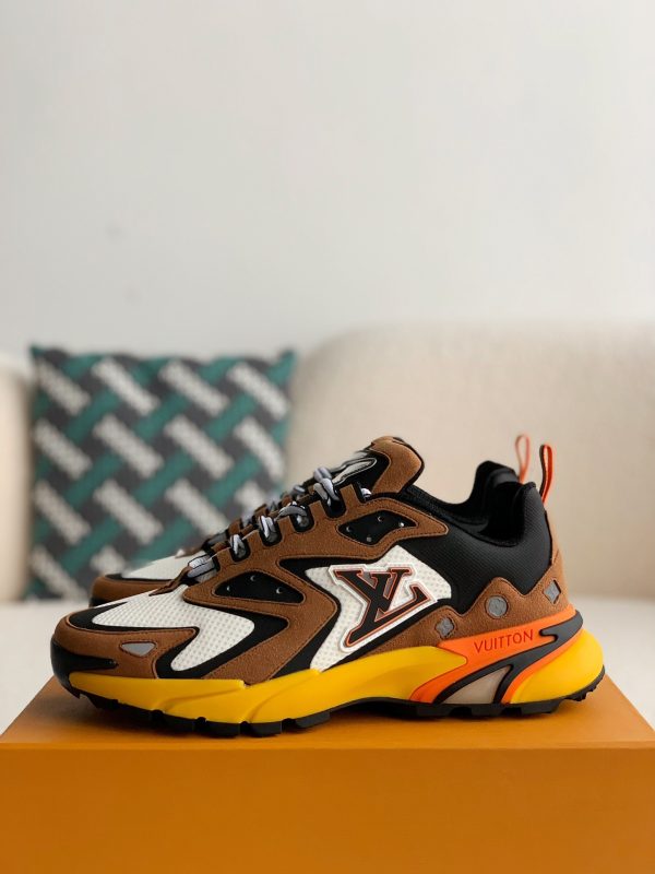 「#2374」Louis Vuitton Runner Tatic Sneakers - Image 2