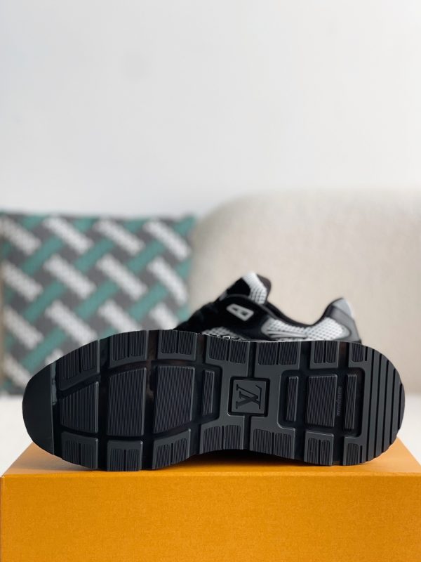 「#2902」LOUIS VUITTON SNEAKERS - Image 5