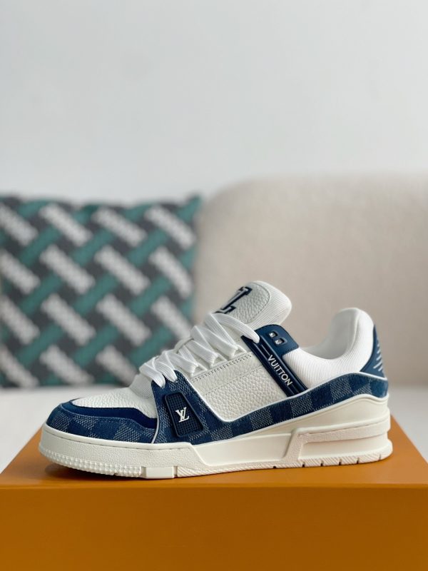 「#2988」LOUIS VUITTON SNEAKERS - Image 4