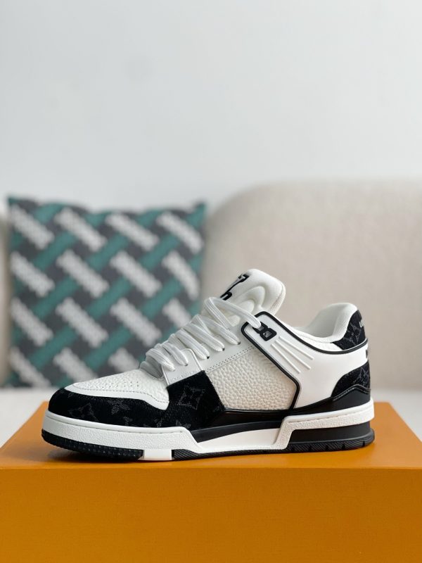 「#3049」LOUIS VUITTON SNEAKERS - Image 4