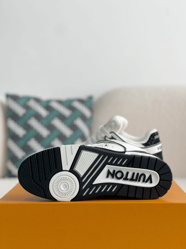 「#3049」LOUIS VUITTON SNEAKERS - Image 5