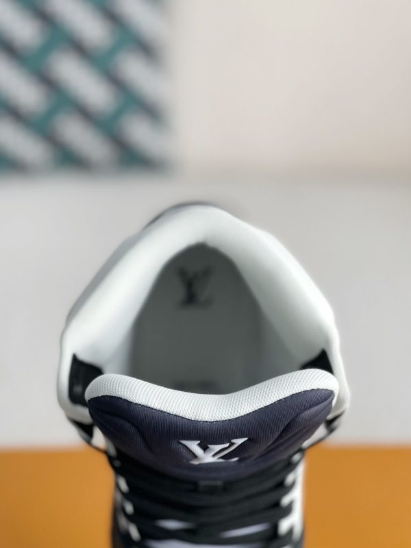 「#3195」LOUIS VUITTON TRAINER SNEAKERS - Image 10