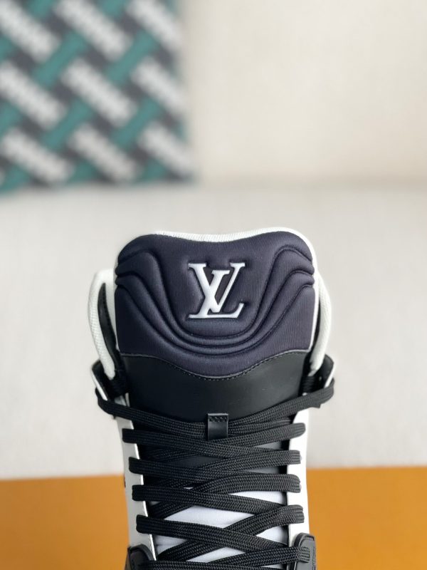 「#3195」LOUIS VUITTON TRAINER SNEAKERS - Image 8