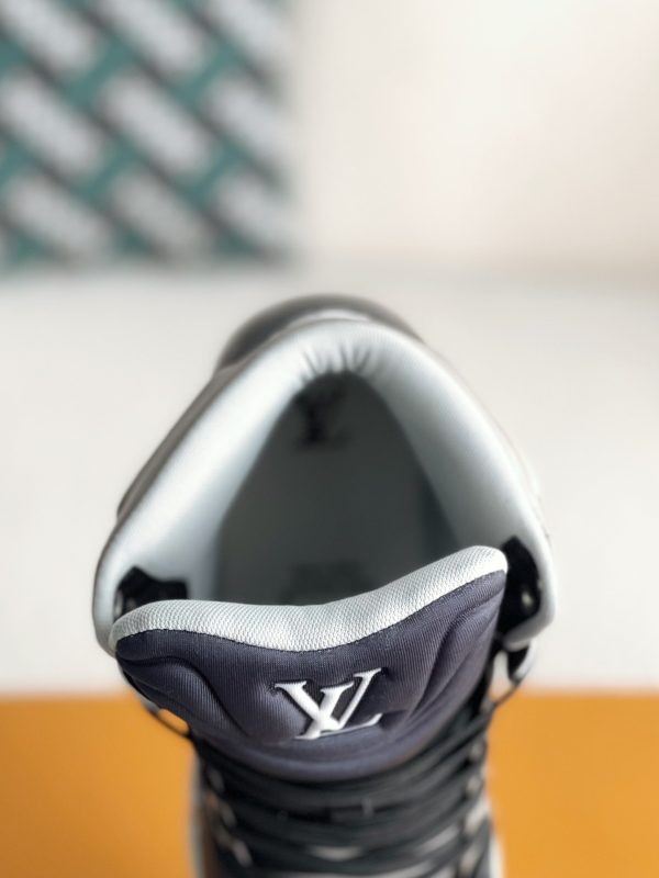 「#3196」LOUIS VUITTON TRAINER SNEAKERS - Image 10