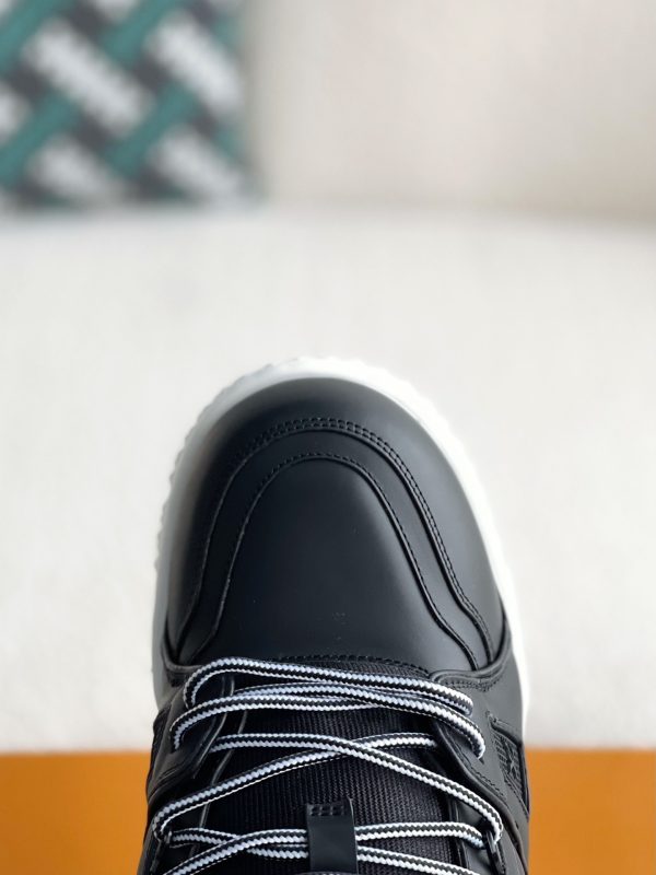 「#3338」 LOUIS VUITTON TRAINER Maxi SNEAKERS - Image 8