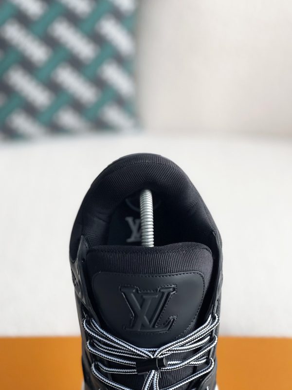 「#3338」 LOUIS VUITTON TRAINER Maxi SNEAKERS - Image 9