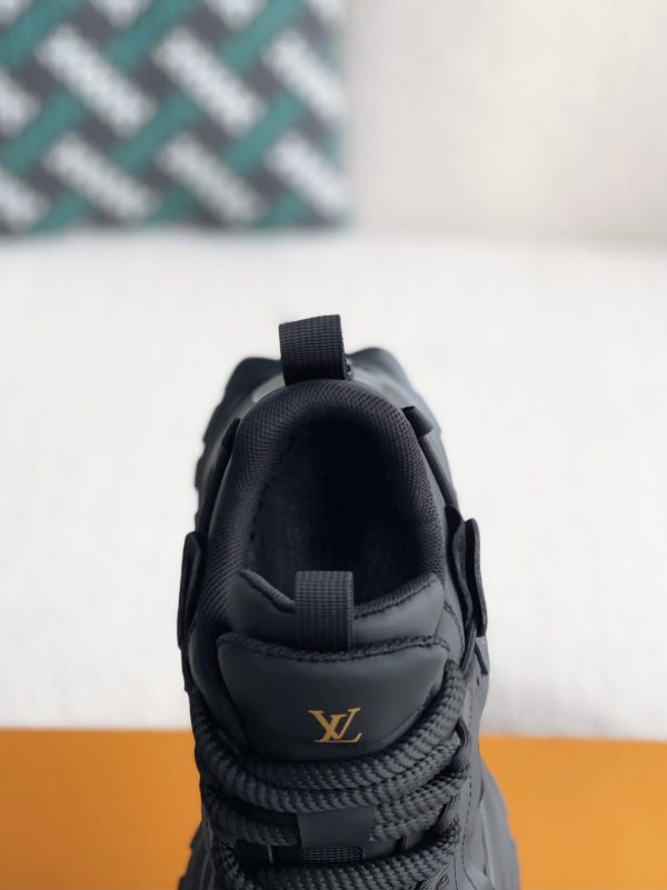 「#3520」LOUIS VUITTON CASUAL SNEAKERS - Image 9