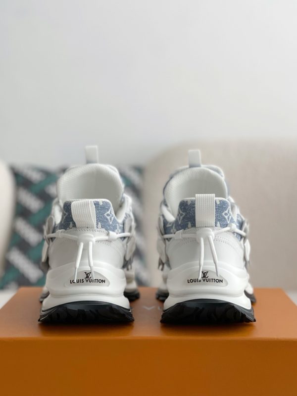 「#3688」LOUIS VUITTON CASUAL SNEAKERS - Image 3