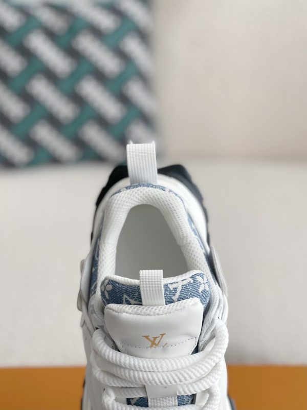 「#3688」LOUIS VUITTON CASUAL SNEAKERS - Image 9