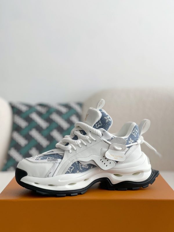 「#3688」LOUIS VUITTON CASUAL SNEAKERS - Image 4