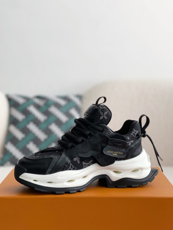 「#3689」LOUIS VUITTON CASUAL SNEAKERS - Image 4