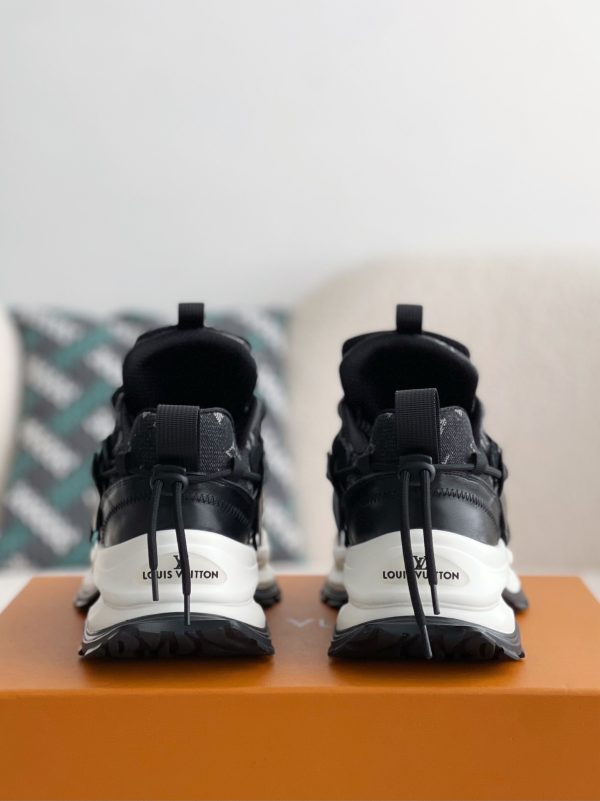 「#3689」LOUIS VUITTON CASUAL SNEAKERS - Image 3