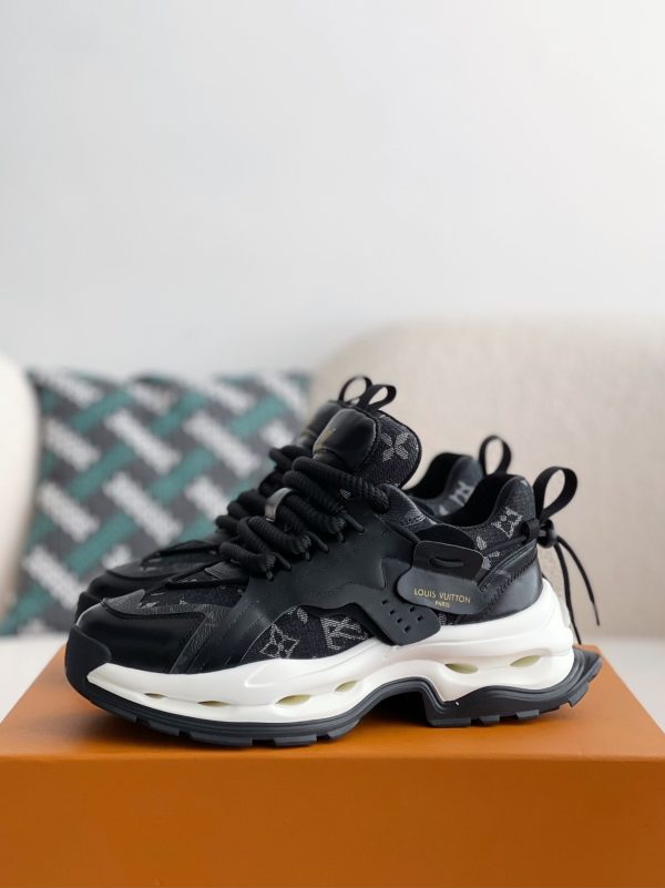 「#3689」LOUIS VUITTON CASUAL SNEAKERS - Image 2