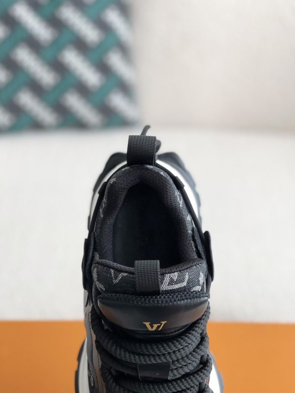 「#3689」LOUIS VUITTON CASUAL SNEAKERS - Image 8