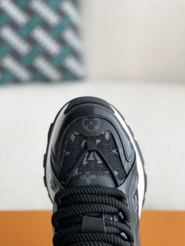 「#3689」LOUIS VUITTON CASUAL SNEAKERS - Image 9