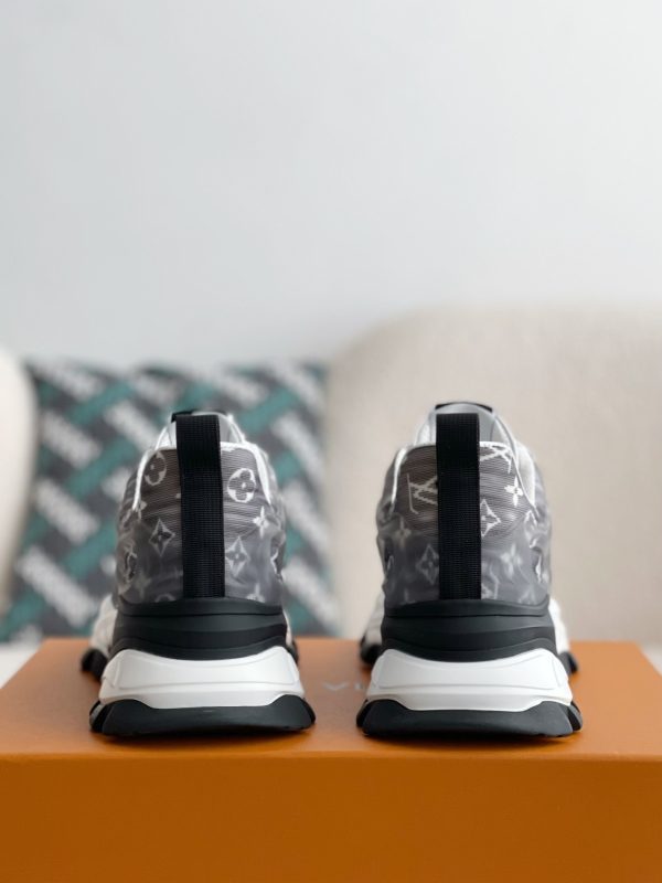「#3690」LOUIS VUITTON CASUAL SNEAKERS - Image 3