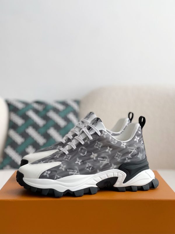 「#3690」LOUIS VUITTON CASUAL SNEAKERS - Image 2