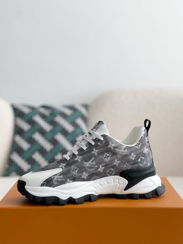 「#3690」LOUIS VUITTON CASUAL SNEAKERS - Image 4