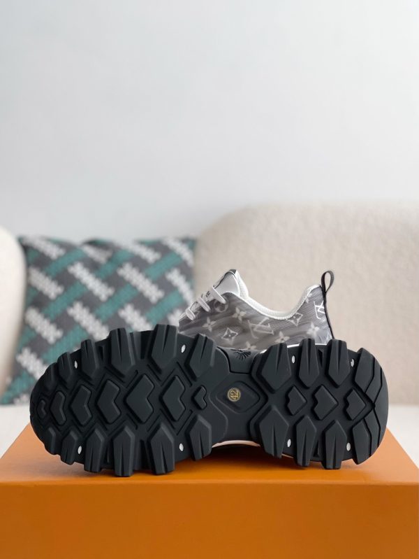 「#3690」LOUIS VUITTON CASUAL SNEAKERS - Image 5