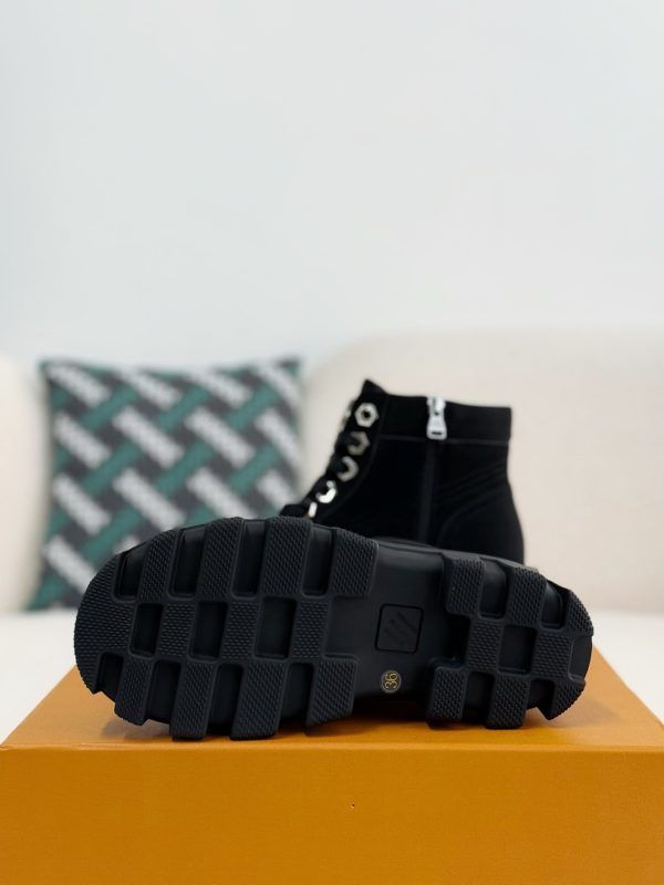 「#3716」LOUIS VUITTON Round toe lace-up boots - Image 4