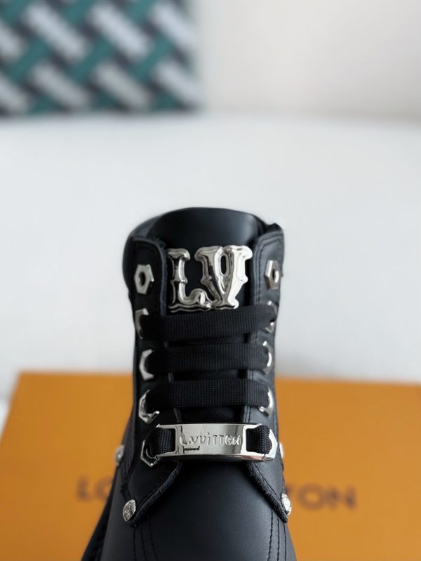 「#3718」LOUIS VUITTON Leather Round toe lace-up boots - Image 10