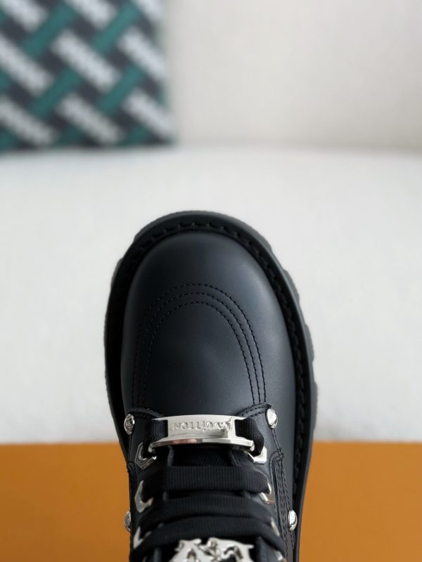 「#3718」LOUIS VUITTON Leather Round toe lace-up boots - Image 9
