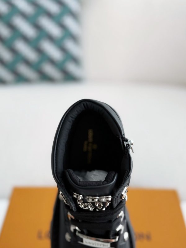 「#3718」LOUIS VUITTON Leather Round toe lace-up boots - Image 8