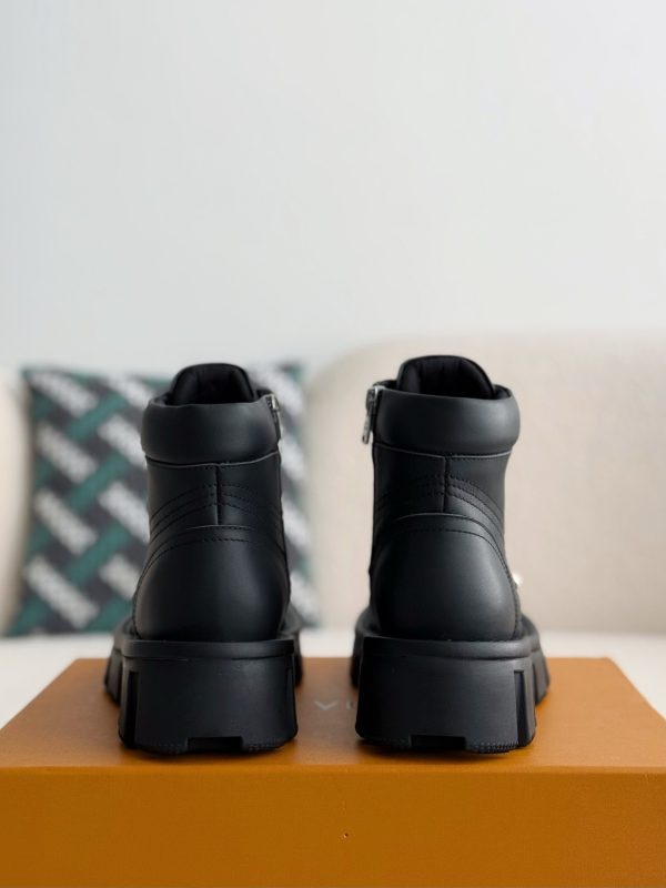 「#3718」LOUIS VUITTON Leather Round toe lace-up boots - Image 3