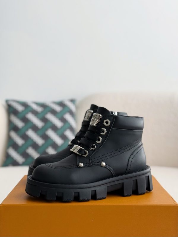 「#3718」LOUIS VUITTON Leather Round toe lace-up boots - Image 2