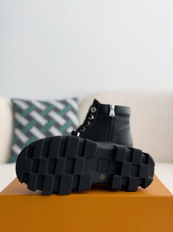 「#3718」LOUIS VUITTON Leather Round toe lace-up boots - Image 5