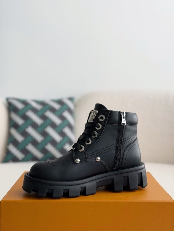 「#3718」LOUIS VUITTON Leather Round toe lace-up boots - Image 4