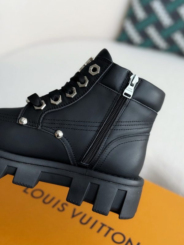 「#3718」LOUIS VUITTON Leather Round toe lace-up boots - Image 7