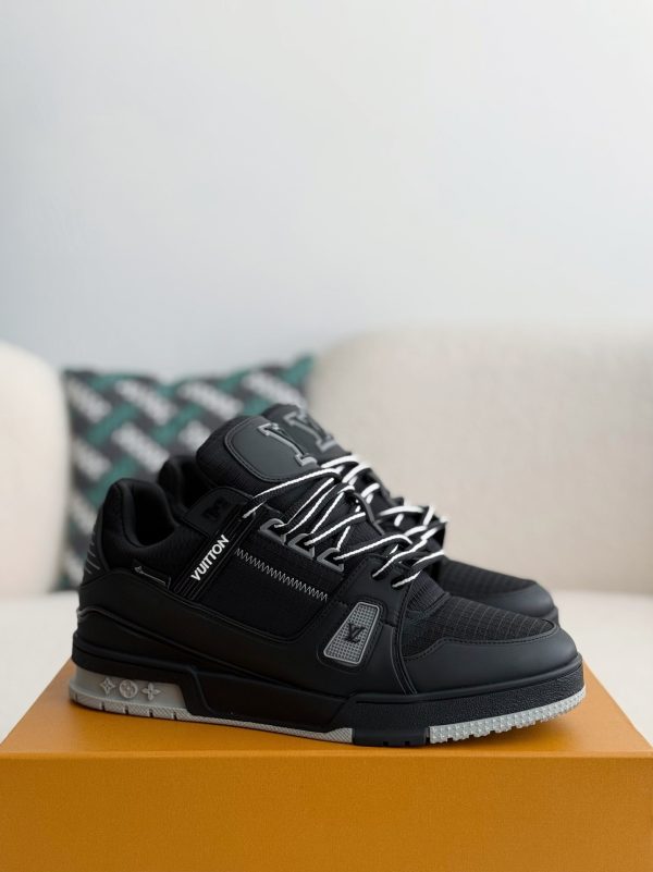 「#3905」 LOUIS VUITTON TRAINER SNEAKERS