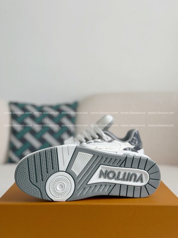 「#3944」LOUIS VUITTON TRAINER SNEAKERS - Image 5