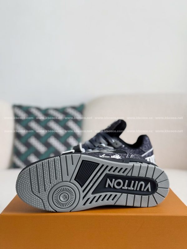 「#3945」LOUIS VUITTON TRAINER SNEAKERS - Image 5