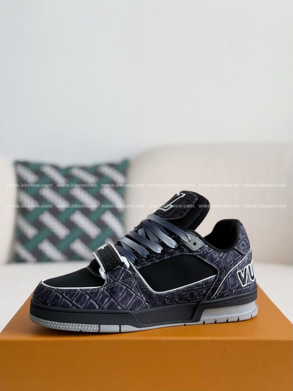 「#3945」LOUIS VUITTON TRAINER SNEAKERS - Image 4