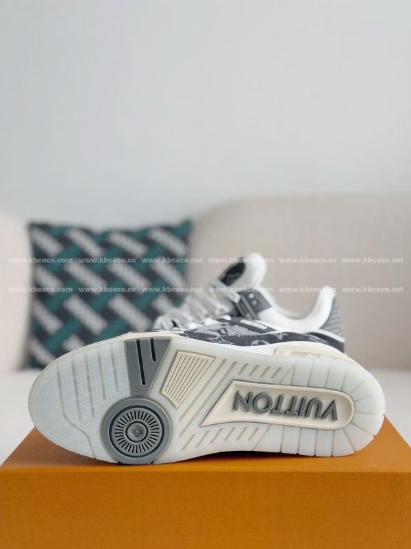 「#3960」LOUIS VUITTON TRAINER SNEAKERS - Image 5