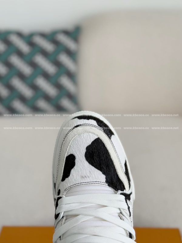 「#4004」LOUIS VUITTON TRAINER SNEAKERS - Image 8