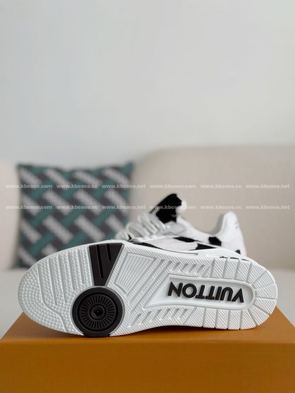 「#4004」LOUIS VUITTON TRAINER SNEAKERS - Image 5